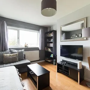 Chesterton Court Apartment Gloucester
